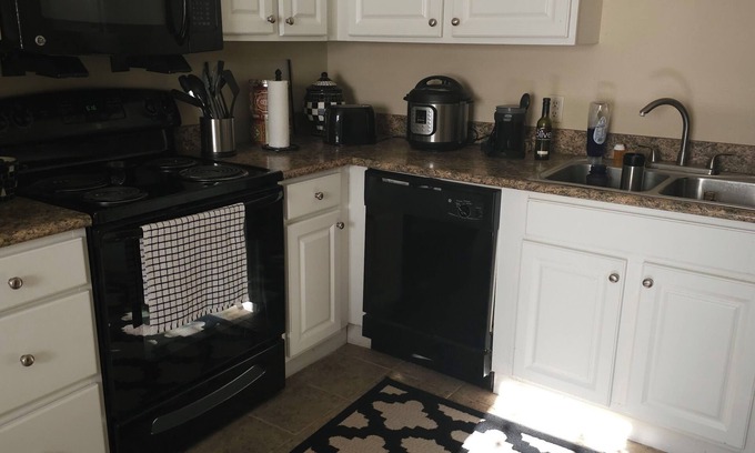Mid City South Apartamento | Cozy 2-bedroom condo in charming Mid City Baton-Rouge, close to LSU, shopping