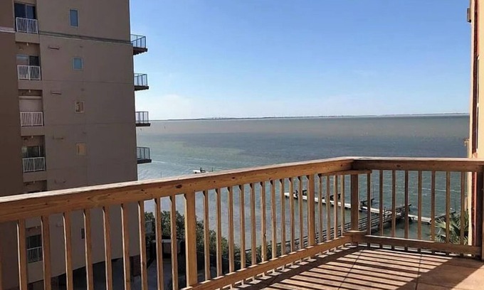 Brownsville Condominio | Cozy 2-bedroom condo with WiFi, AC in charming S. Padre Island, Tx.
