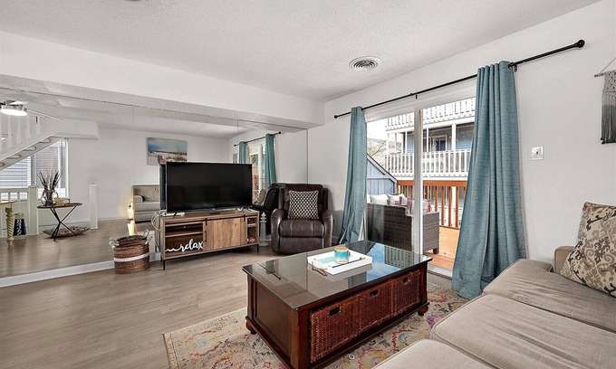 Edgewater Acres Condominio | Cozy 2 Bedroom Condo at Harbor Lights