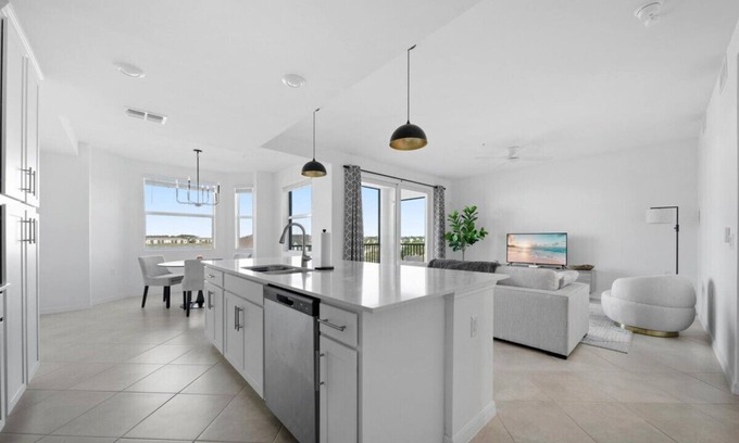 Biggar Condominio | Cozy 2-bedroom condo with WiFi, fitness room in charming Babcock Ranch Florida.