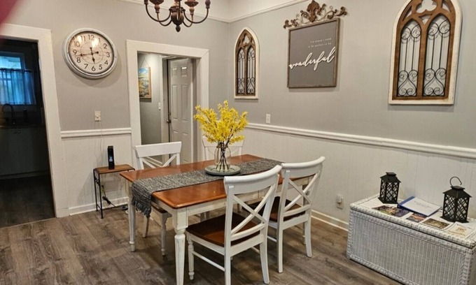 Eastside Condominio | Cozy 2-bedroom condo in charming Savannah 10 minutes to downtown and river st
