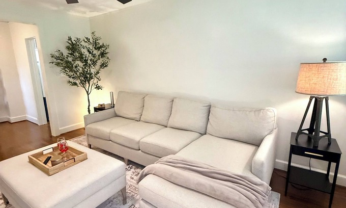 Greensboro Condominio | Cozy 2-bedroom condo with WiFi, AC in fantastic Greensboro