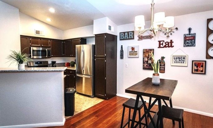 Las Vegas Condominio | Cozy 2-bedroom condo Min from strip and Allegiant Stadiuam