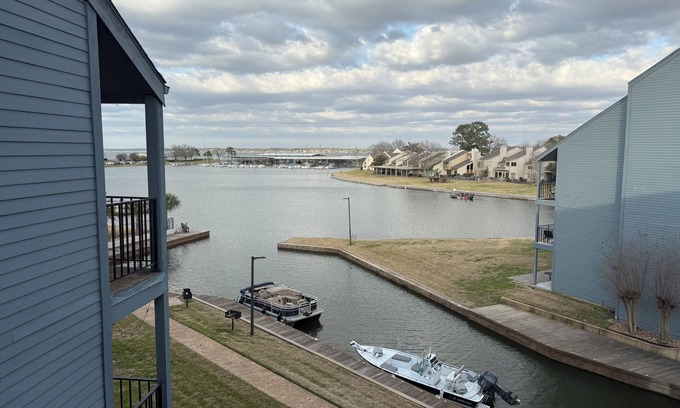 Walden on Lake Conroe Condominio | Cozy 2-bedroom condo on the water, with community pool and fitness center.