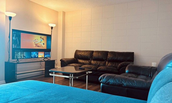 Southwest Calgary Condominio | Cozy 2 Bedroom Condo with Parking