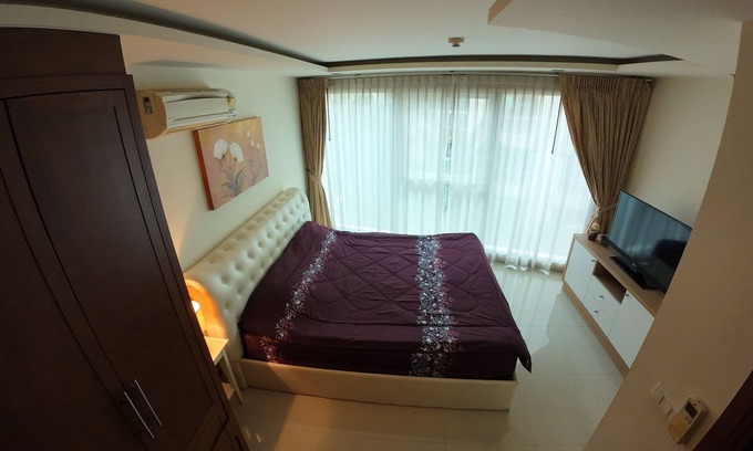 Pattaya Bay Condominio | Cozy 2-bedroom condo with AC, WiFi in amazing Pattaya