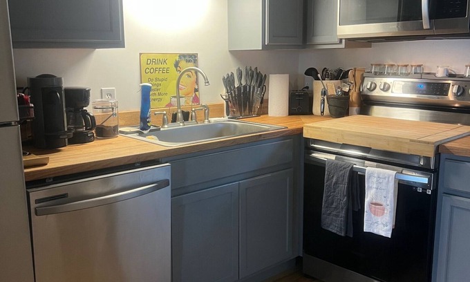 Valona Condominio | Cozy 2-bedroom condo with WiFi, AC in enchanting Colonels Island, GA.
