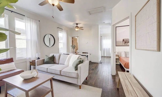 Lower East Side Apartamento | Cozy 2 Bedroom Downtown Milwaukee Apartment