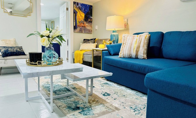 North Bergen Apartamento | Cozy 2-bedroom Gem in charming North Bergen with Parking, backyard, and grill