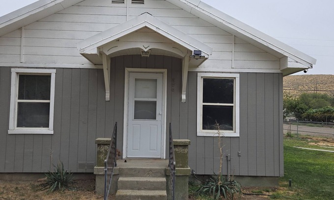 Huntington Casa | Cozy 2-bedroom Hideaway in Huntington with AC