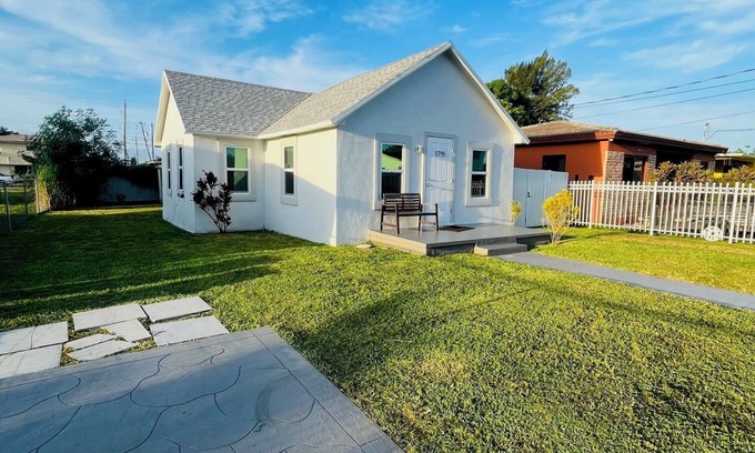 Gladeview Casa | Cozy 2-bedroom house in enjoyable Miami with WiFi, AC, and close to everything!