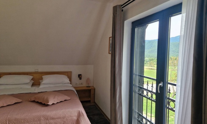Vrelo Korenicko Casa | Cozy 2-bedroom house with WiFi, AC in beautiful Korenica