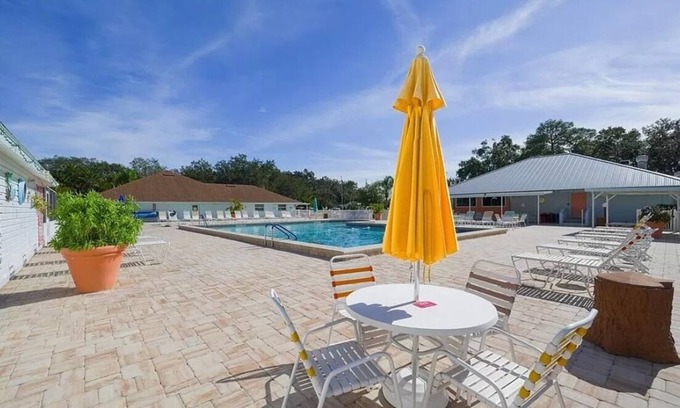 Fedhaven Casa | Cozy 2-Bedroom in Peaceful Saddlebag Lake Resort - Monthly Rental