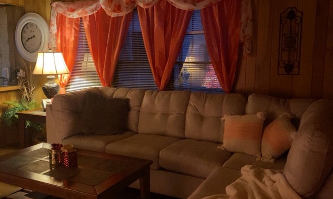 Homer Casa | Cozy 2-bedroom lake camp house in fantastic Homer with WiFi and lake access
