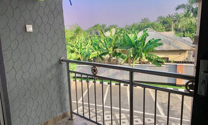 Nnewi Apartamento | Cozy 2-Bedroom Luxury Apartment With AC, WiFi, Solar, BoreHole Water, CCTV Nnewi