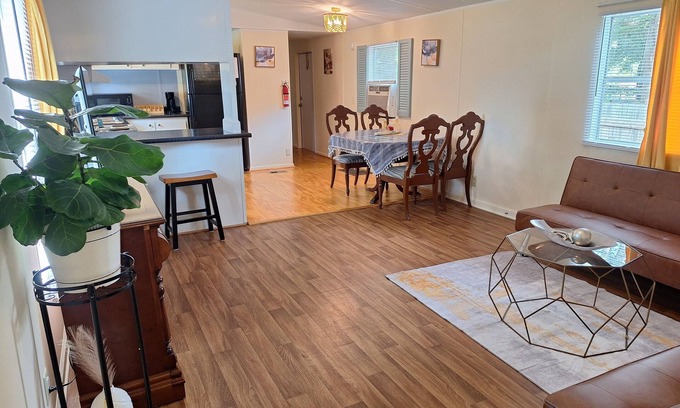 Hinesville Casa | Cozy 2-bedroom mobile home in charming Hinesville with WiFi, AC