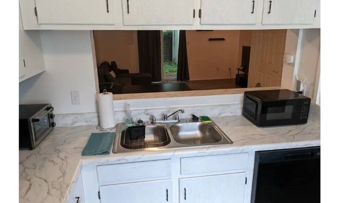 Northwest Casa | Cozy 2-bedroom townhouse close to the beach.