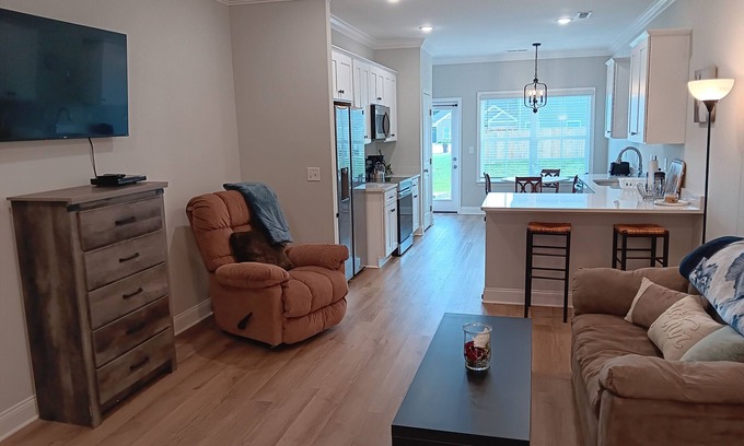 Cleveland Casa | Cozy 2-bedroom townhome near shopping, churches, and the outdoors