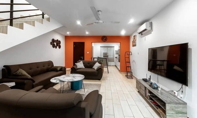 Santeo Casa | Cozy 2-bedroom townhome with AC and WiFi in brilliant Adenta