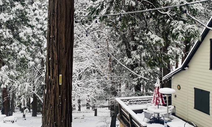 Wofford Heights Cabina | Cozy 2-bedroom cabin near Alta sierra ski resort with stunning views.