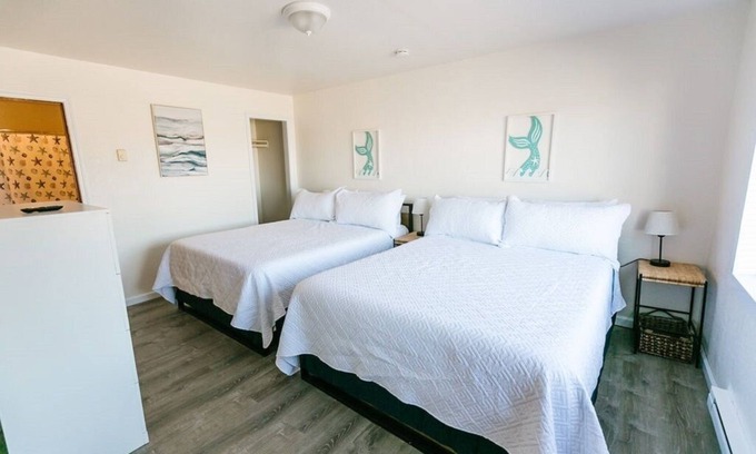 Bertsch-Oceanview Condominio | Cozy 2 Bedroom with Full Kitchen One Block from the Ocean!!