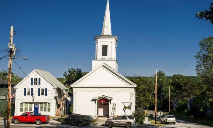 Winterport Casa | Cozy 2 BR by River, Crooked Steeple Hall