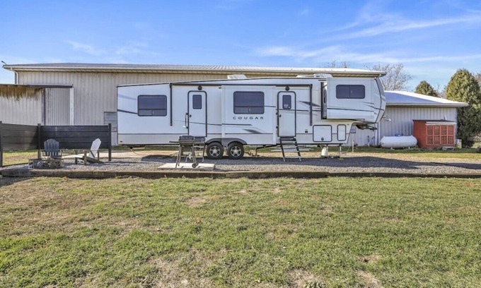 Pine Grove Casa | Cozy 2-Guest RV on Nature Farm
