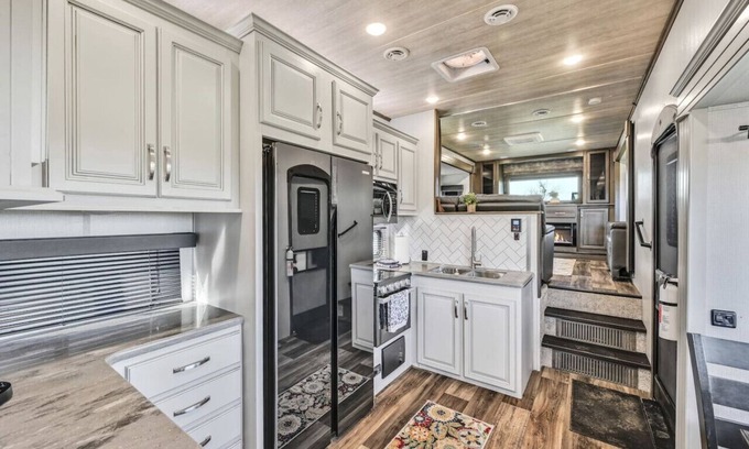 Pine Grove Casa | Cozy 2-Guest RV on Nature Farm