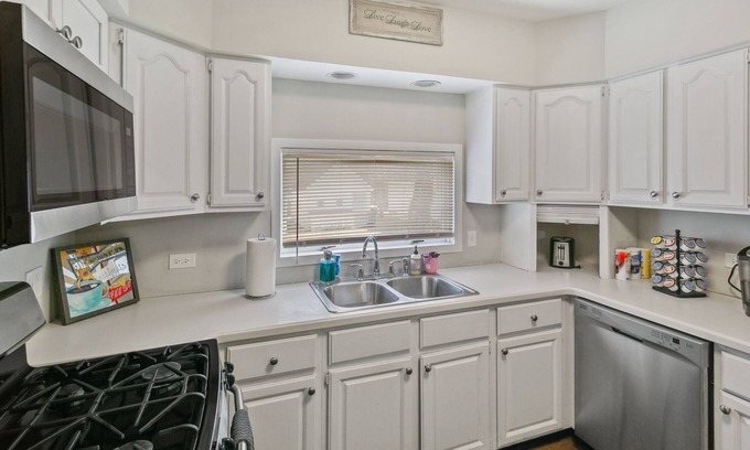 Libertyville Casa | Cozy 2-Story House Near Downtown Libertyville