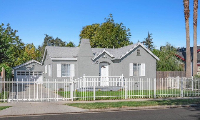 Raisin Casa | Cozy 2B/1Bth on Peaceful Street