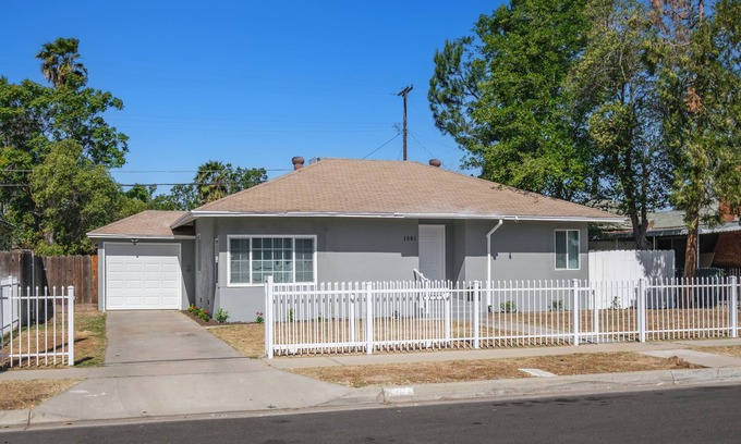Fresno Casa | Cozy 2B/1Bth w EasyA to US99 and Nat'l Parks