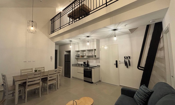 Santa Ana Apartamento | Cozy 2b 2b loft with balcony & working space