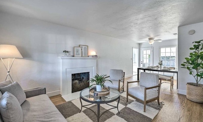 West Sacramento Casa | Cozy 2BD 1B bungalow + King Bed near Sutter Park