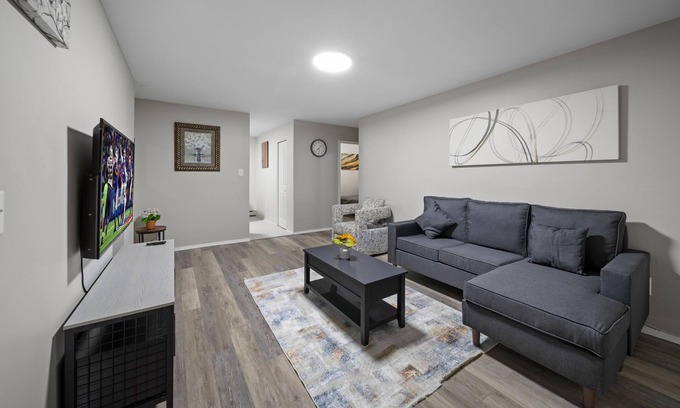 Hazel Park Apartamento | Cozy 2BD Apartment Near Ferndale
