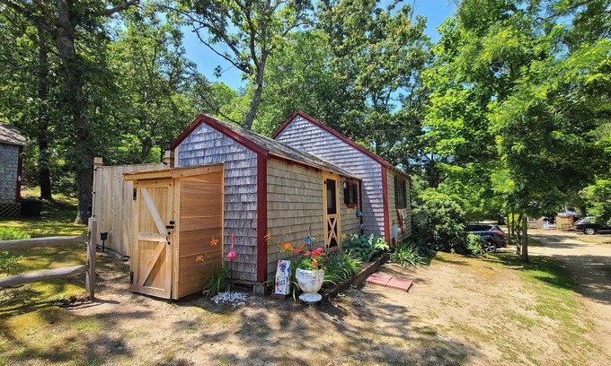 Truro Cabaña | Cozy 2BD Cottage--DUCTLESS MINI-SPLITS, Patio, Short Drive to Truro Beaches & Attractions