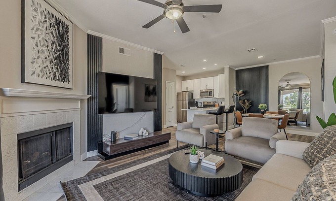 Horseman's Park Apartamento | Cozy 2BR 2BA Pool Gym Free Parking