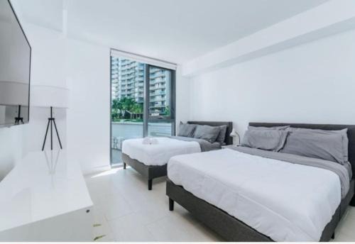 Brickell Apartamento | Cozy 2BR Apt at Brickell free parking