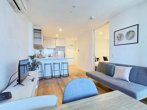 Melbourne Central Business District Apartamento | Cozy 2BR Apt Steps from Southern Cross City Views
