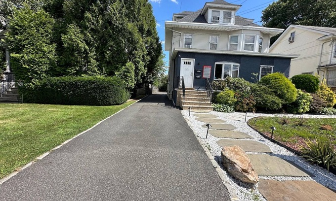 Elizabeth Apartamento | Cozy 2BR Basement Apartment with Private Entry & Parking in Elizabeth, NJ