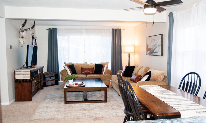 Akron Casa | Cozy 2BR Getaway