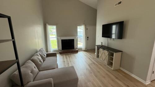 Piney Green Casa | Cozy 2BR Hideaway - I Heart Jacksonville