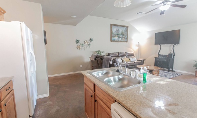 Lawton Casa | Cozy 2BR Home near Fort Still and Hospitals