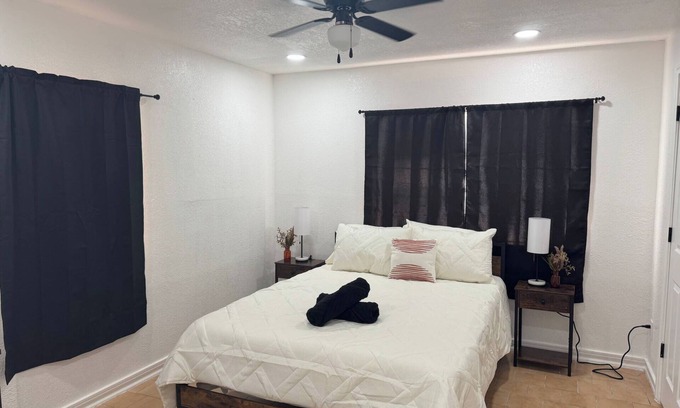 Texas Gulf Coast Casa | Cozy 2BR Near Downtown & Border