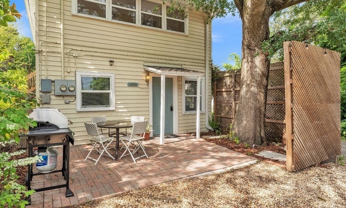 Lakeland Condominio | Cozy 2BR Near Lakes & Florida Southern – Private Outdoor BBQ Space in Historic Lakeland