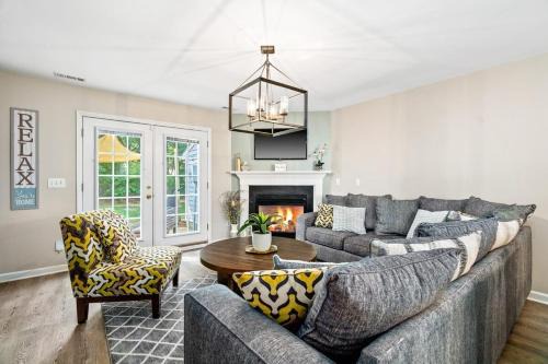 Southeast Raleigh Casa | Cozy 2BR Retreat with BBQ, WIFI & Parking