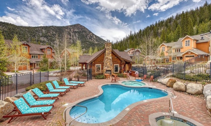 Keystone Casa | Cozy 2BR Settler's in East Keystone by shuttle route w/ pool, hot tub & rec room