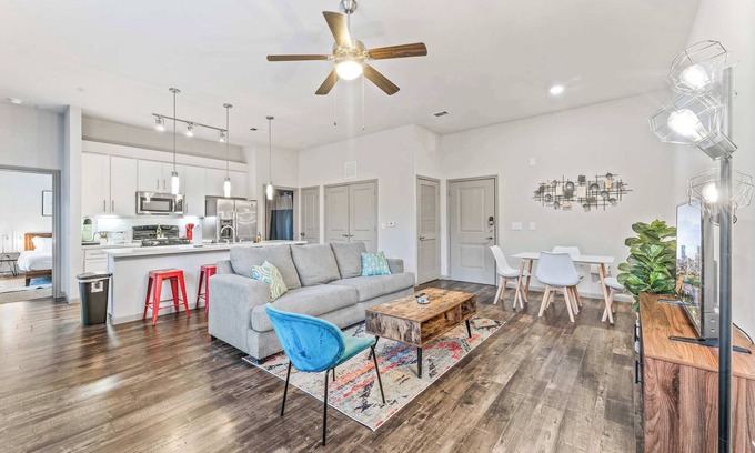 Windsor Park Apartamento | Cozy 2BR suite close to Downtown w/ fast WiFi