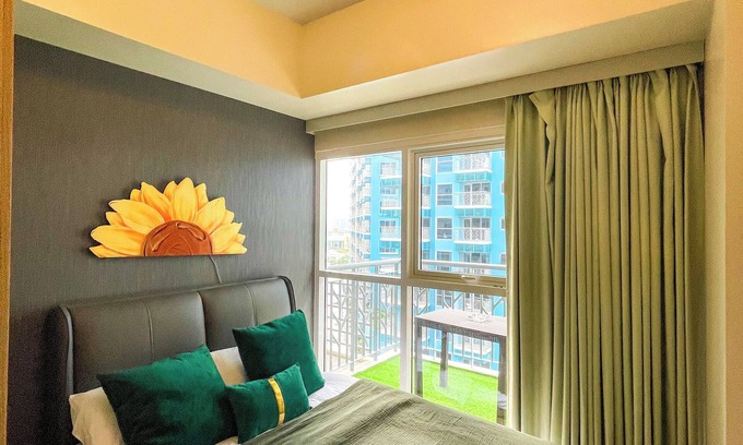 Tambo Apartamento | Cozy 2BR Suite near Airport and Okada, Solaire II Infinity Pool