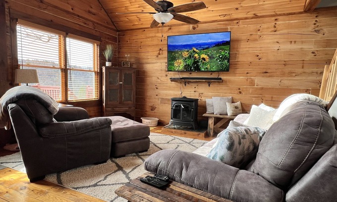 Purlear Casa | Cozy 2BR with AMAZING views in Buck Mountain