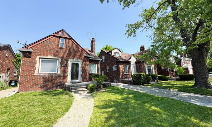 Detroit Casa | Cozy 3 Bed 15 Minutes from downtown! New Furniture